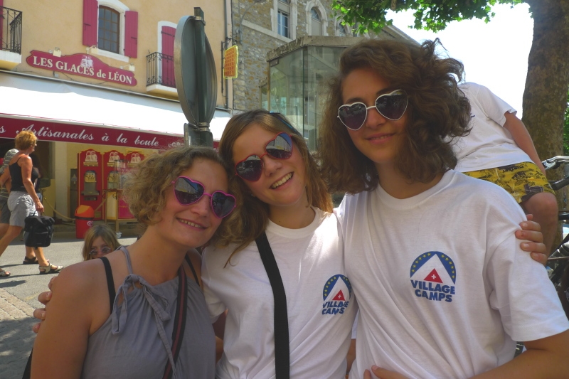 Village Camps International Summer Camp Ard&egrave;che, France 2019-07-26 https://www.villagecamps.com/journals_admin/images/16-10-Matching Pauline, Seffa and Katrina.jpg